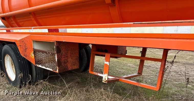 image for item DJ0911 1997 V.E. Enterprises Eagle GEVT-130B vacuum trailer