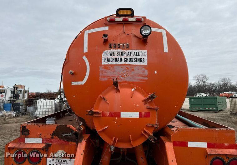 image for item DJ0911 1997 V.E. Enterprises Eagle GEVT-130B vacuum trailer