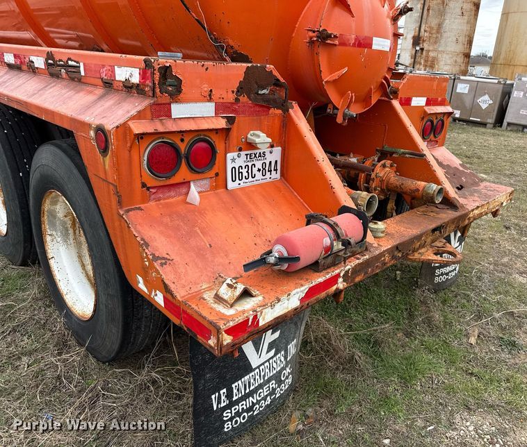 image for item DJ0911 1997 V.E. Enterprises Eagle GEVT-130B vacuum trailer