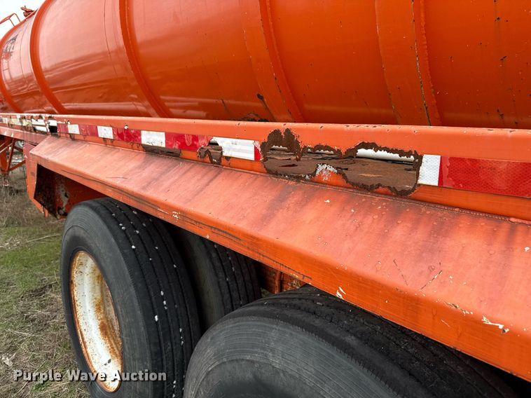 image for item DJ0911 1997 V.E. Enterprises Eagle GEVT-130B vacuum trailer