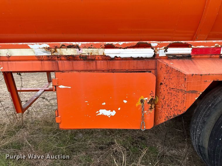 image for item DJ0911 1997 V.E. Enterprises Eagle GEVT-130B vacuum trailer