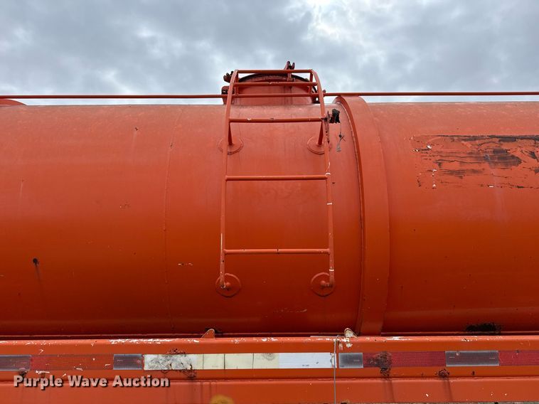 image for item DJ0911 1997 V.E. Enterprises Eagle GEVT-130B vacuum trailer