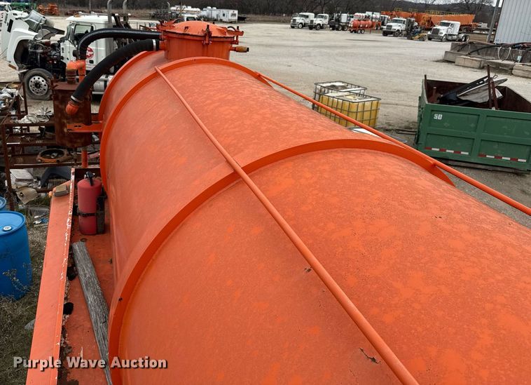 image for item DJ0911 1997 V.E. Enterprises Eagle GEVT-130B vacuum trailer