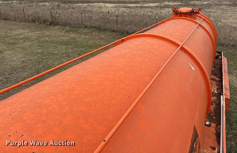 image for item DJ0911 1997 V.E. Enterprises Eagle GEVT-130B vacuum trailer