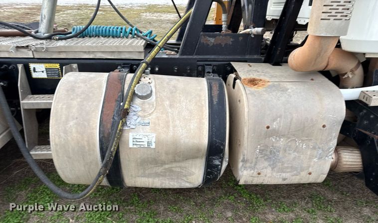 image for item DJ0912 2015 Mack CHU613 semi truck