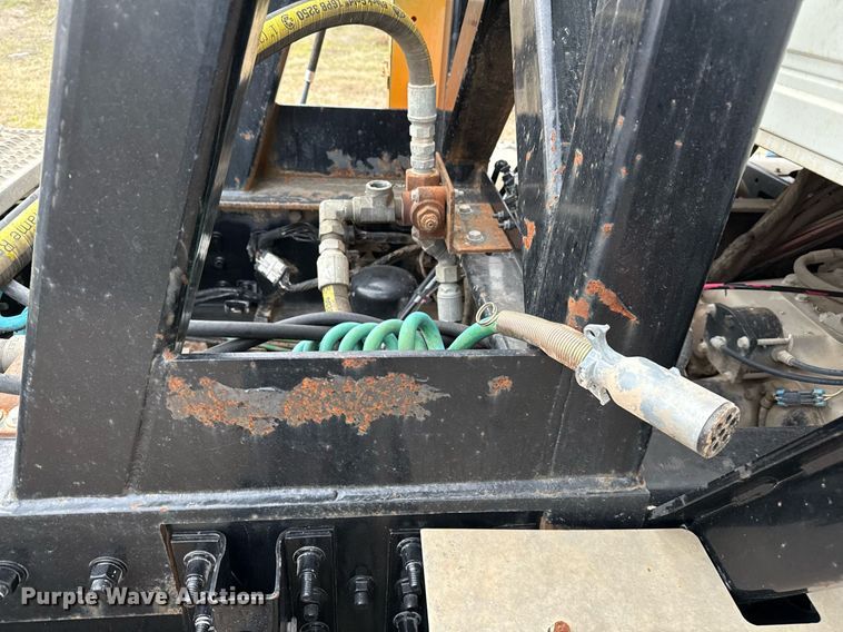 image for item DJ0912 2015 Mack CHU613 semi truck