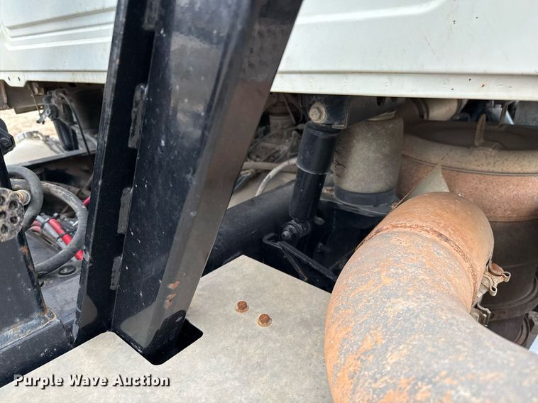 image for item DJ0912 2015 Mack CHU613 semi truck