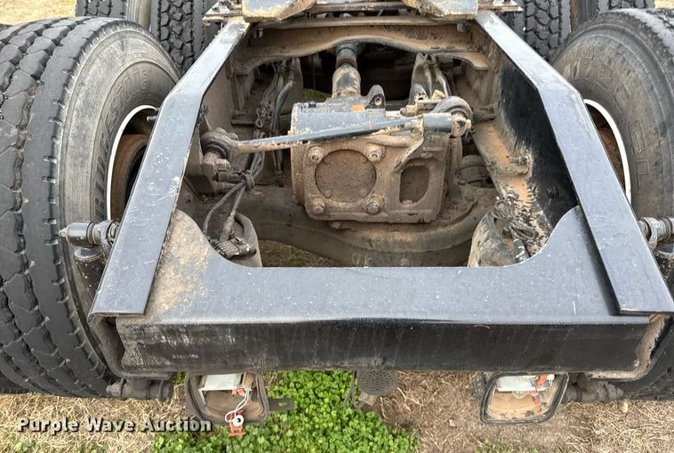 image for item DJ0912 2015 Mack CHU613 semi truck