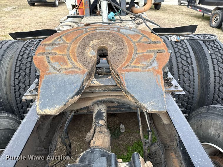 image for item DJ0912 2015 Mack CHU613 semi truck