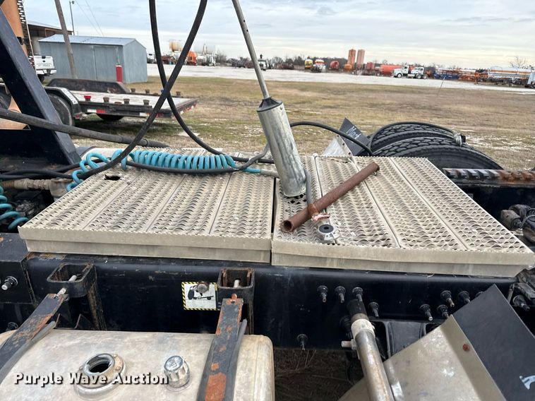 image for item DJ0912 2015 Mack CHU613 semi truck