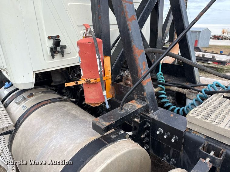 image for item DJ0912 2015 Mack CHU613 semi truck