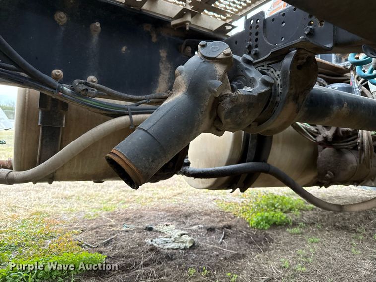 image for item DJ0912 2015 Mack CHU613 semi truck