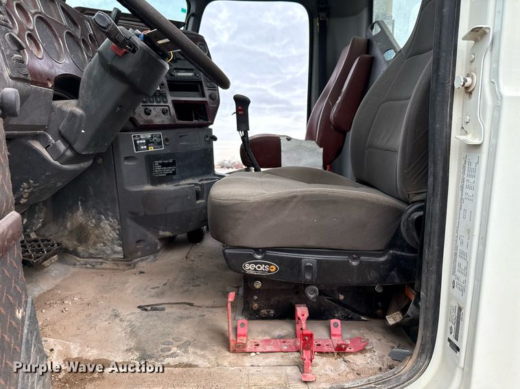 image for item DJ0912 2015 Mack CHU613 semi truck