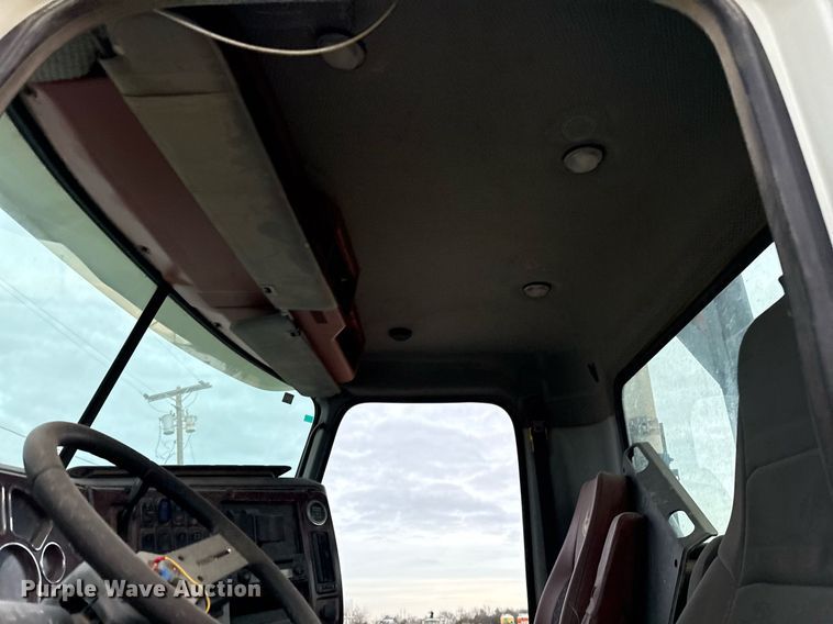 image for item DJ0912 2015 Mack CHU613 semi truck