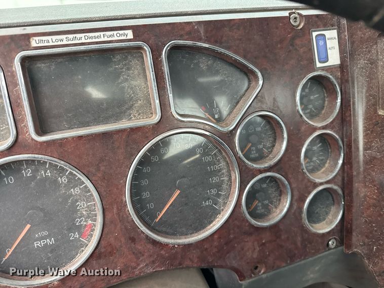 image for item DJ0912 2015 Mack CHU613 semi truck