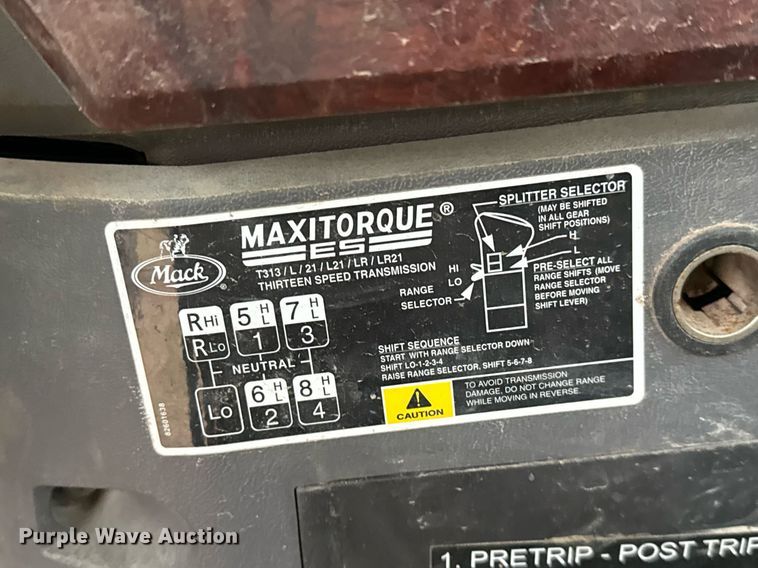 image for item DJ0912 2015 Mack CHU613 semi truck