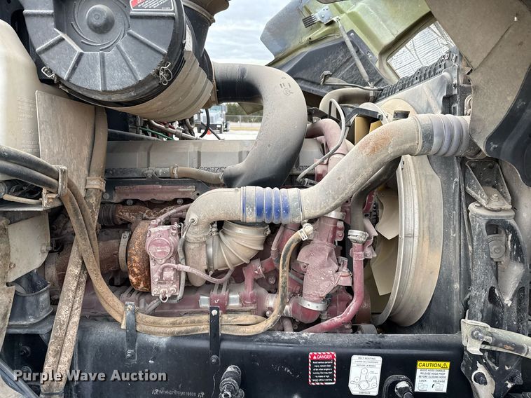 image for item DJ0912 2015 Mack CHU613 semi truck