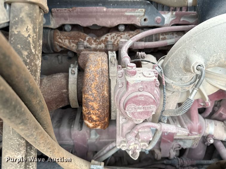 image for item DJ0912 2015 Mack CHU613 semi truck