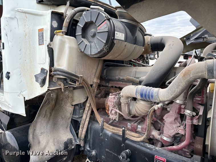 image for item DJ0912 2015 Mack CHU613 semi truck