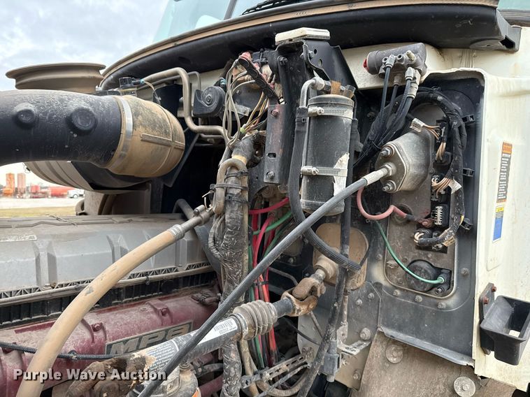 image for item DJ0912 2015 Mack CHU613 semi truck