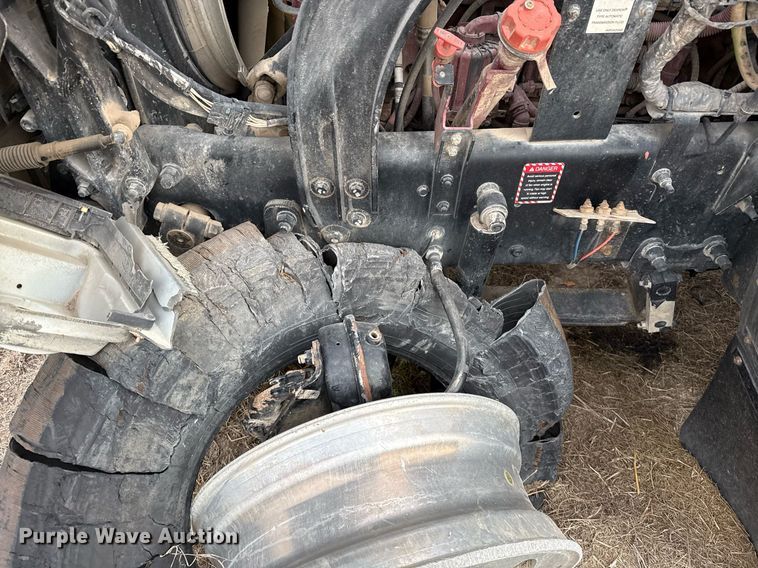 image for item DJ0912 2015 Mack CHU613 semi truck