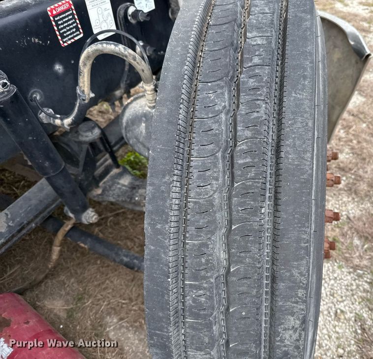 image for item DJ0912 2015 Mack CHU613 semi truck