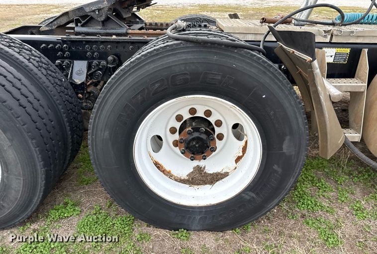 image for item DJ0912 2015 Mack CHU613 semi truck