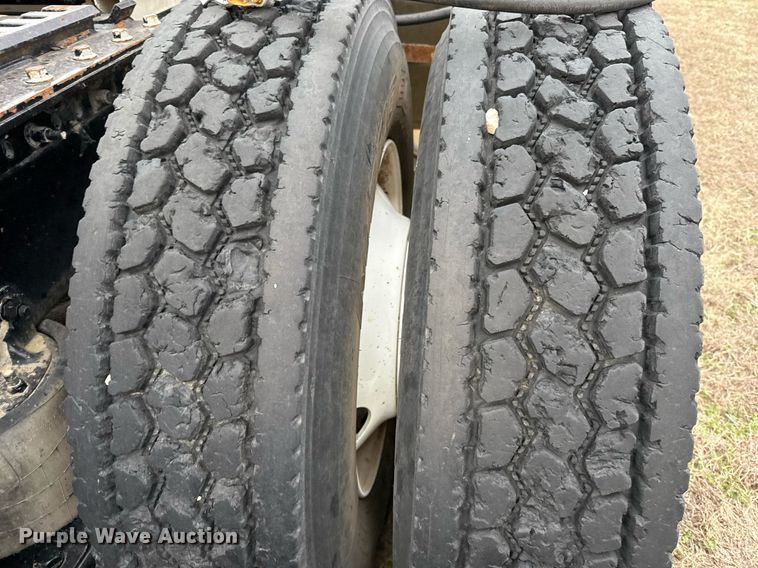 image for item DJ0912 2015 Mack CHU613 semi truck