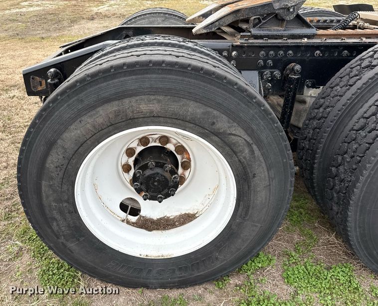 image for item DJ0912 2015 Mack CHU613 semi truck