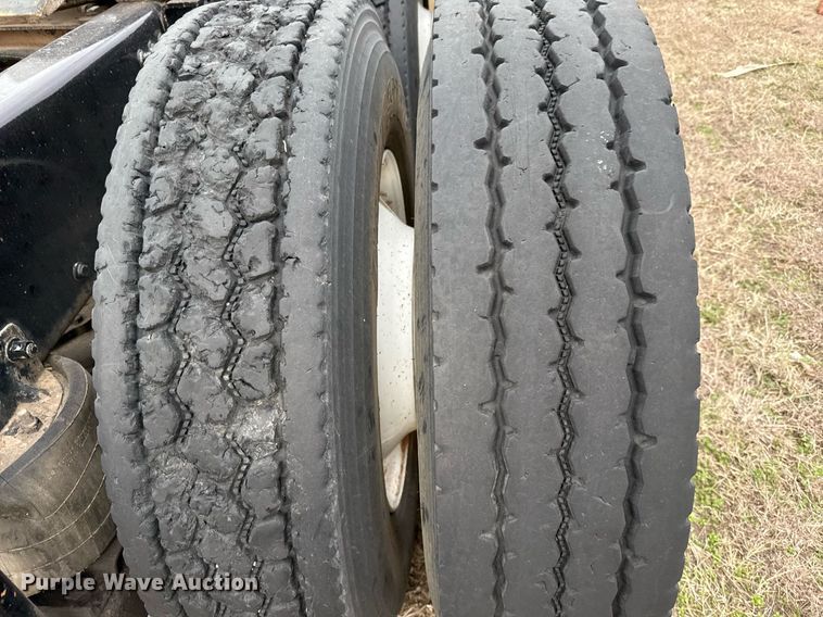 image for item DJ0912 2015 Mack CHU613 semi truck