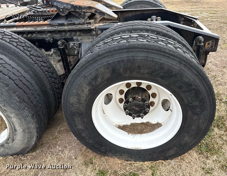 image for item DJ0912 2015 Mack CHU613 semi truck