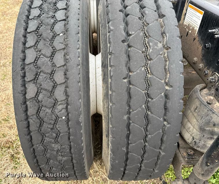 image for item DJ0912 2015 Mack CHU613 semi truck