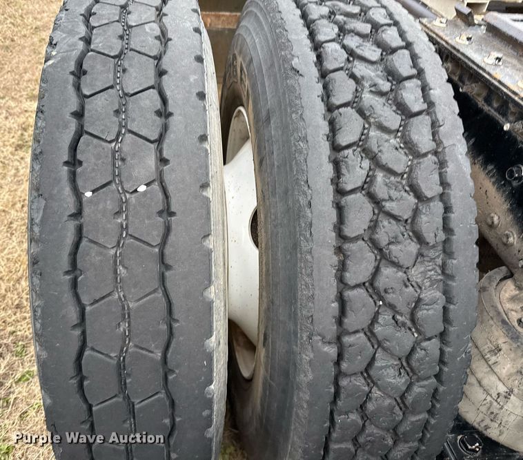 image for item DJ0912 2015 Mack CHU613 semi truck