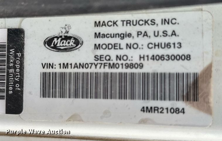 image for item DJ0912 2015 Mack CHU613 semi truck