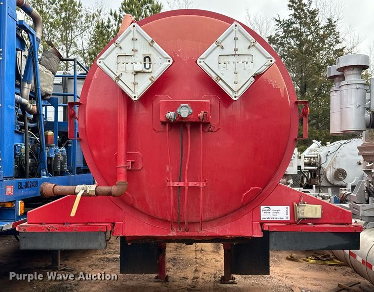 image for item DO2643 2006 Overland acid tank trailer