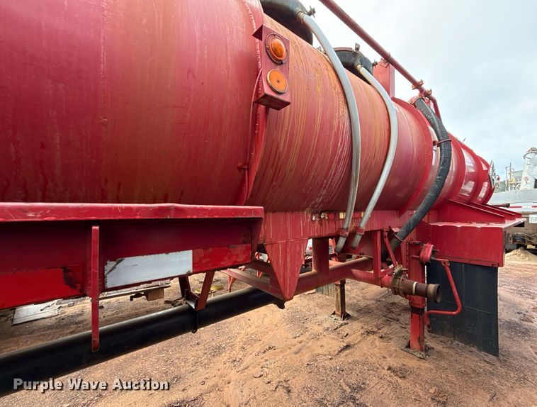 image for item DO2643 2006 Overland acid tank trailer