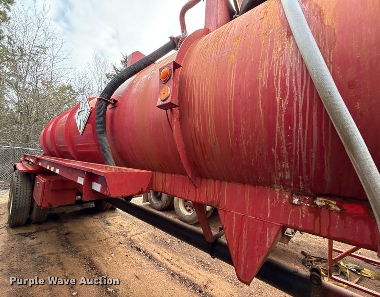 image for item DO2643 2006 Overland acid tank trailer