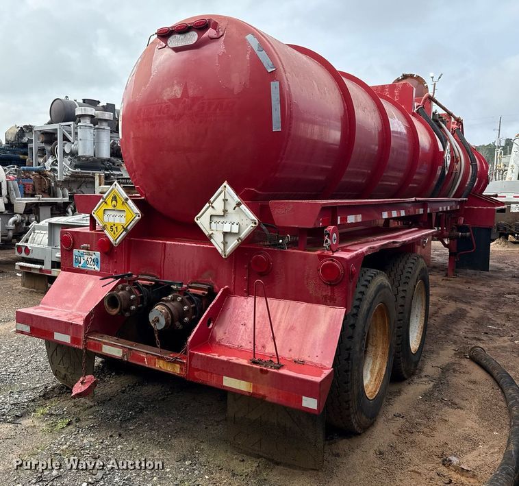 image for item DO2643 2006 Overland acid tank trailer