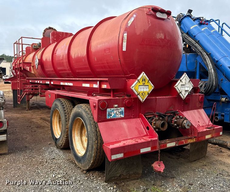 image for item DO2643 2006 Overland acid tank trailer