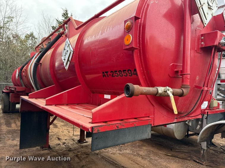 image for item DO2643 2006 Overland acid tank trailer