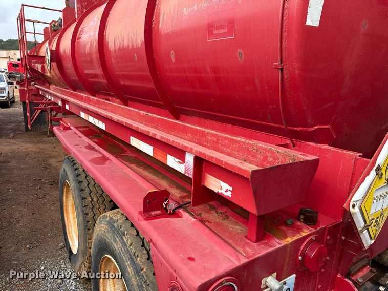 image for item DO2643 2006 Overland acid tank trailer