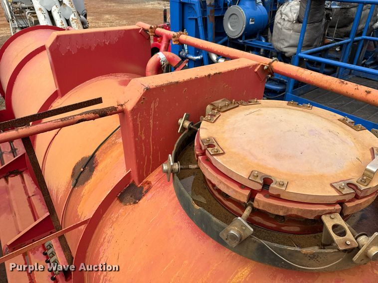 image for item DO2643 2006 Overland acid tank trailer