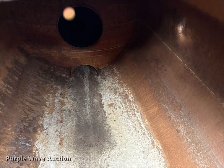 image for item DO2643 2006 Overland acid tank trailer