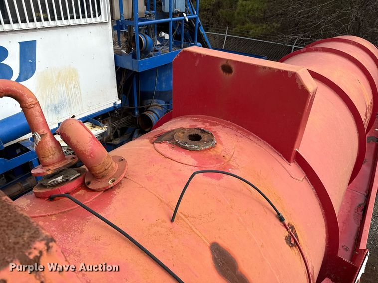 image for item DO2643 2006 Overland acid tank trailer