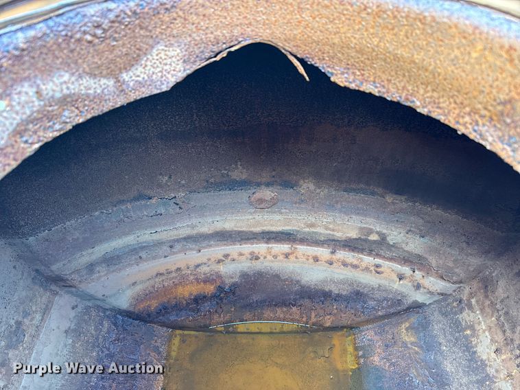 image for item DO2643 2006 Overland acid tank trailer