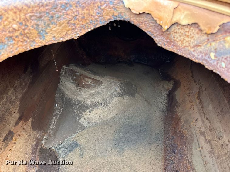 image for item DO2643 2006 Overland acid tank trailer