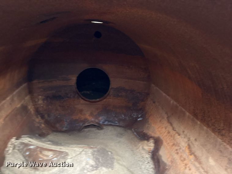 image for item DO2643 2006 Overland acid tank trailer