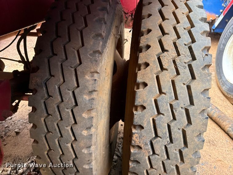 image for item DO2643 2006 Overland acid tank trailer