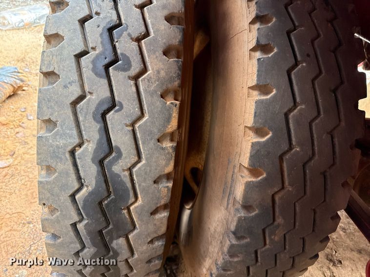 image for item DO2643 2006 Overland acid tank trailer