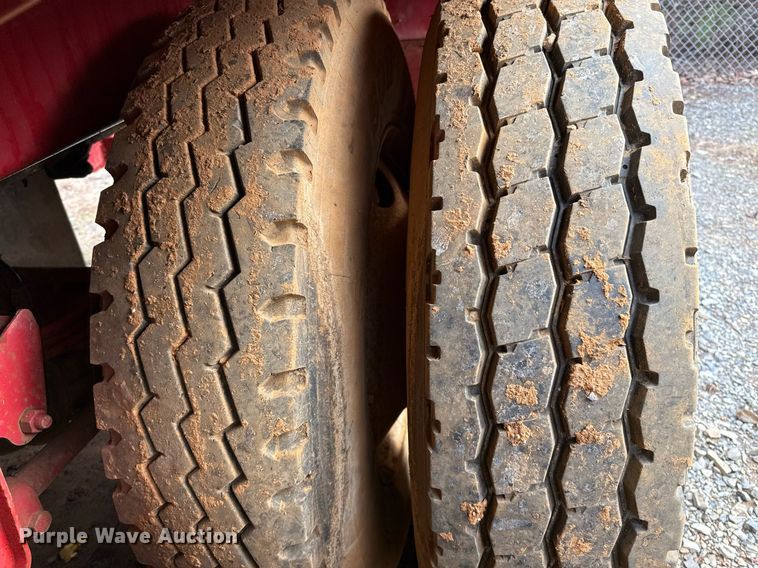 image for item DO2643 2006 Overland acid tank trailer